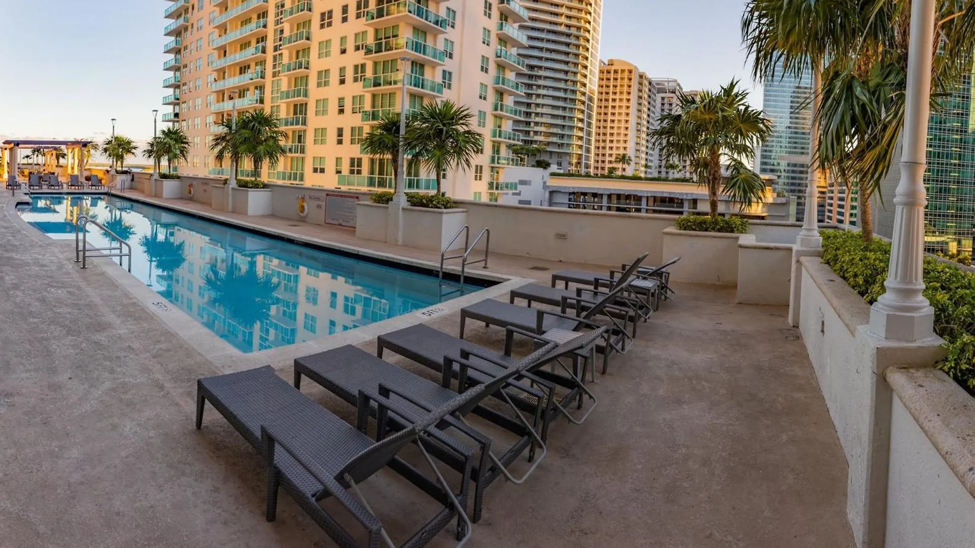 1bd With Free Parking And Amazing View *