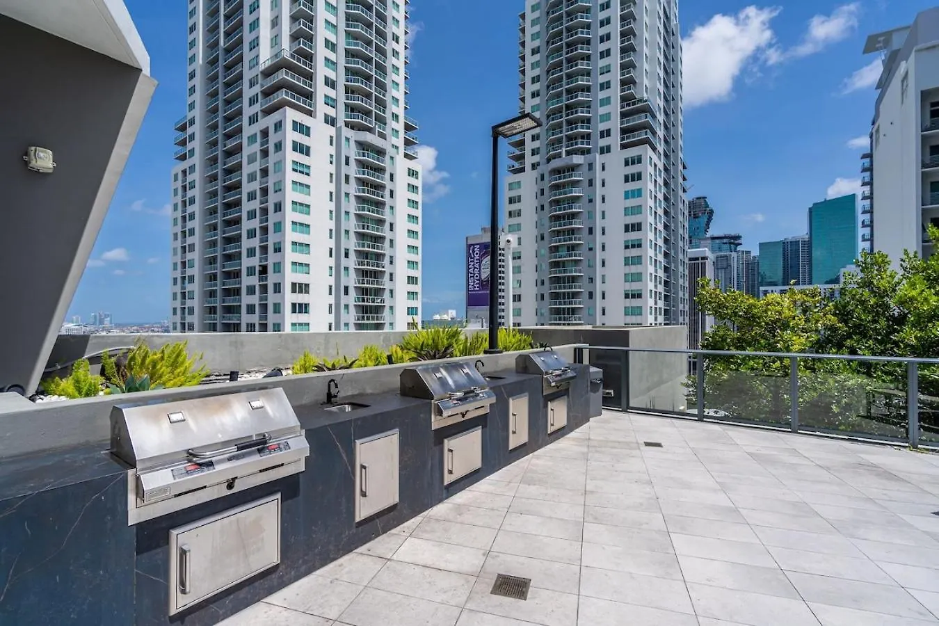 Experience Modern 2 Bed Near Biscayne Blvd *