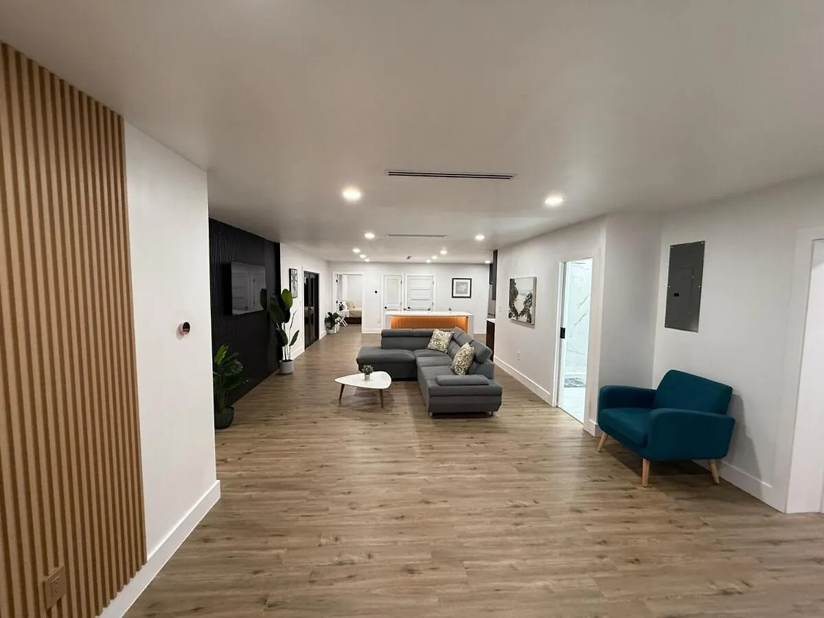 Luxe 8 Guest Little Havana Retreat *