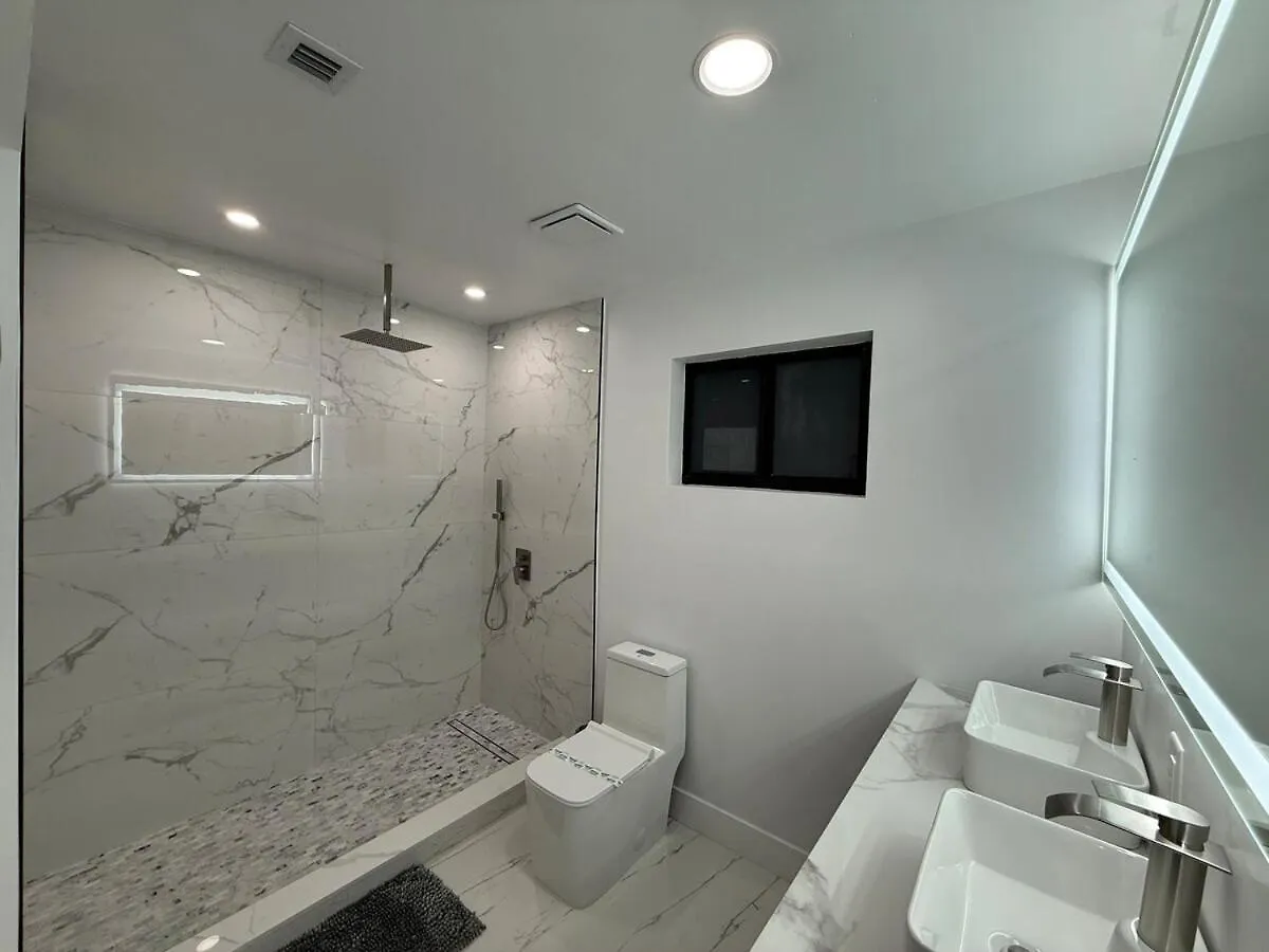 Luxe 8 Guest Little Havana Retreat
