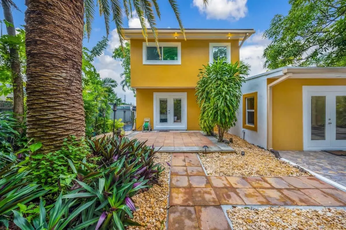 Casa de Férias Charming Family With Lush Garden Miami