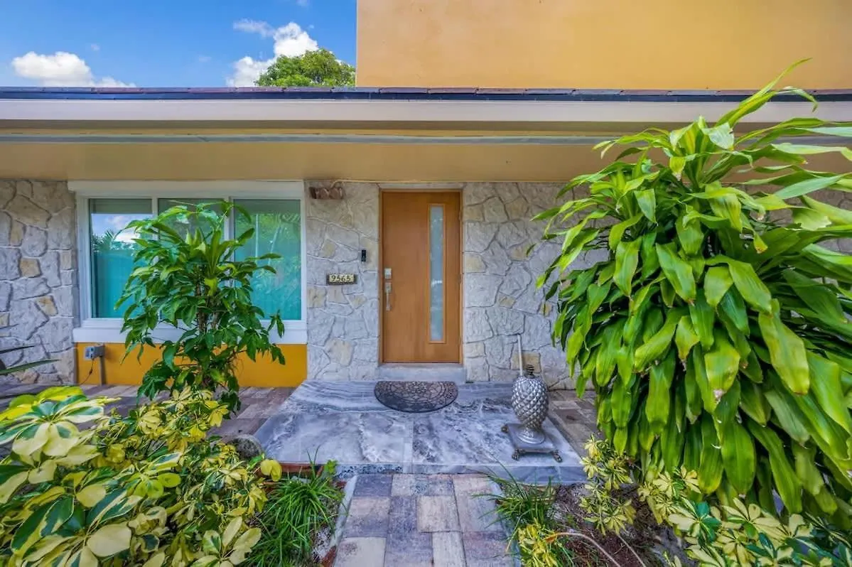 Charming Family With Lush Garden Casa de Férias