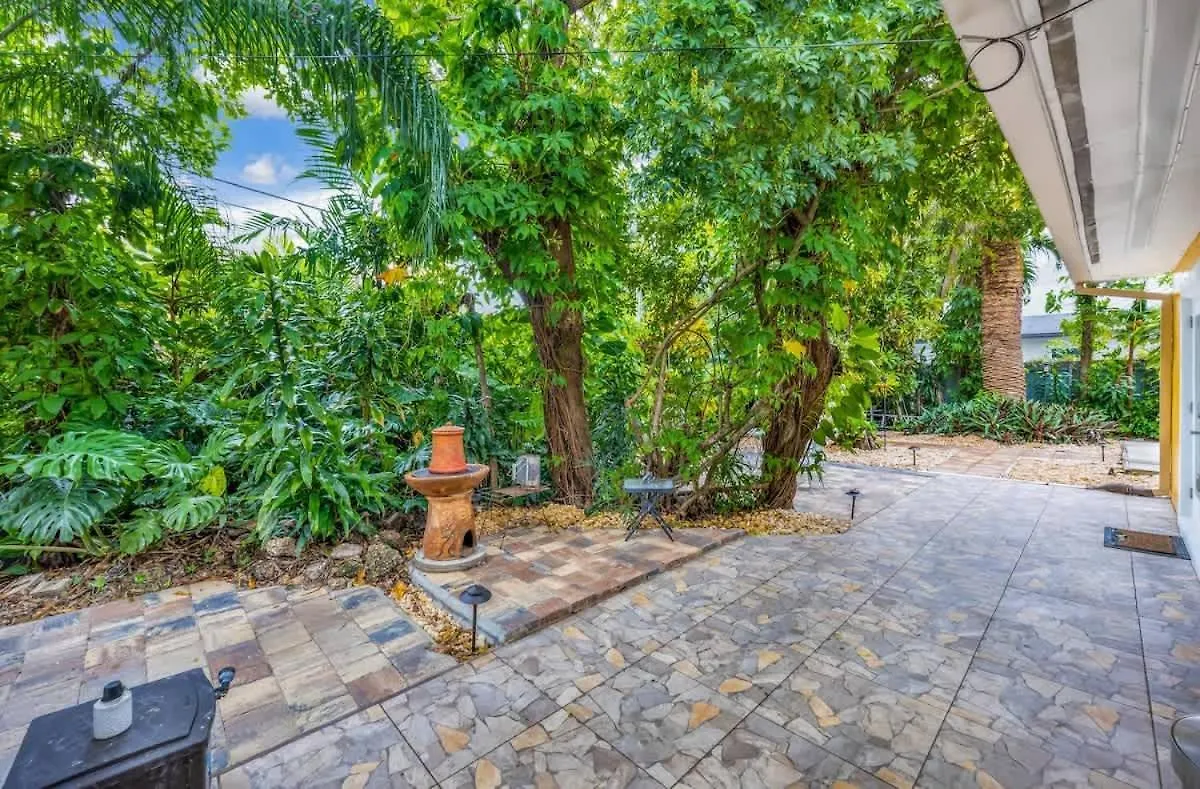 Charming Family With Lush Garden *