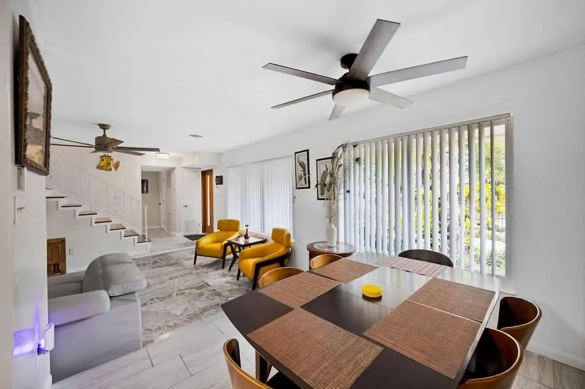 Charming Family With Lush Garden Casa de Férias