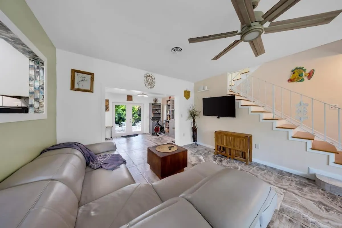 Casa de Férias Charming Family With Lush Garden