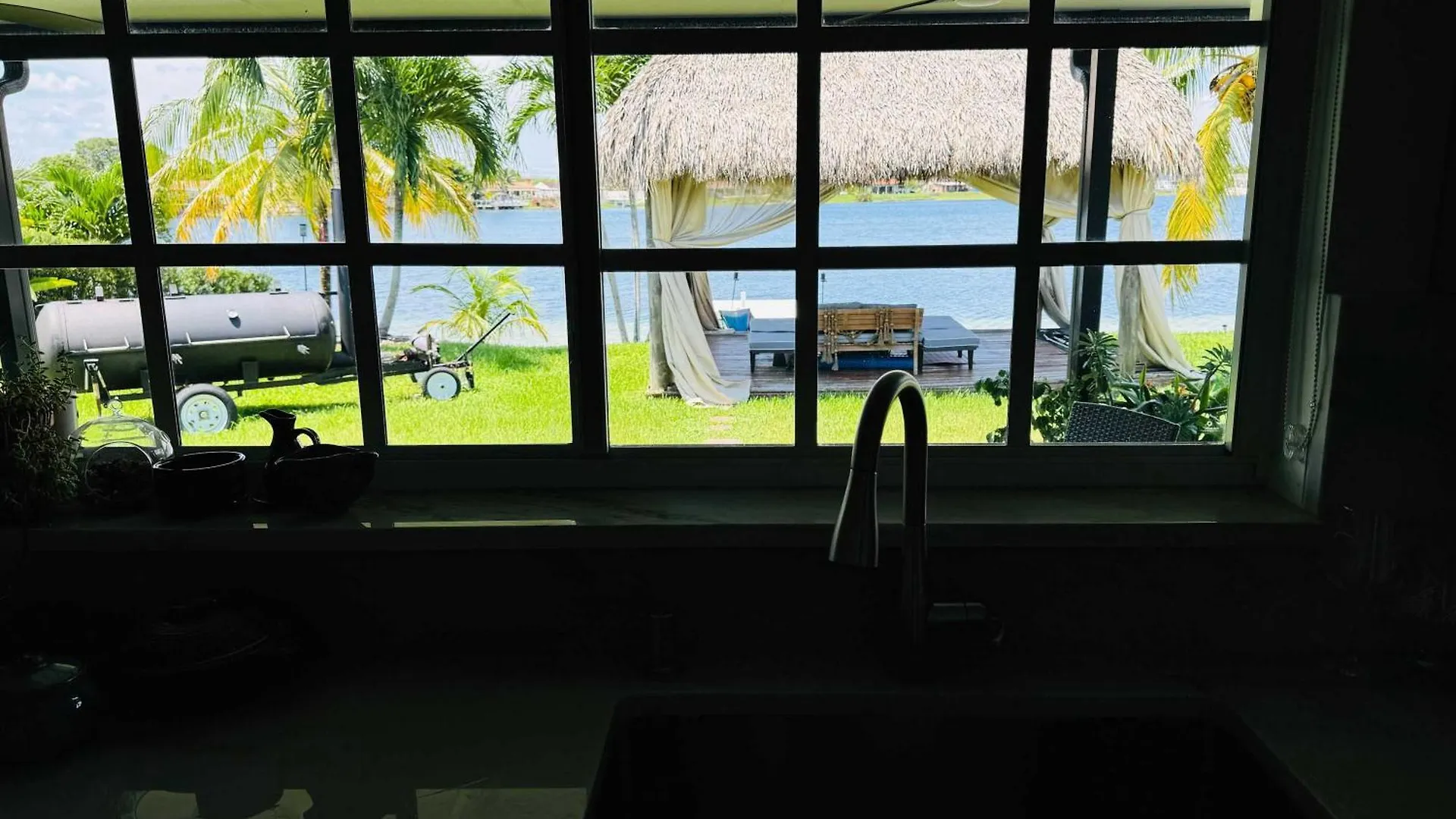 Best Location Iconic 4bd Waterfront Luxury Mia