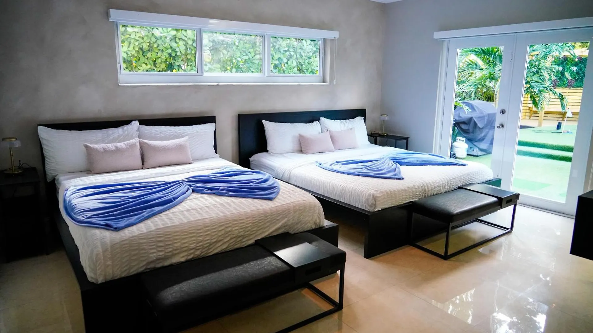 Grand Jacuzzi, Heated Pool, Games, Bb Court L20