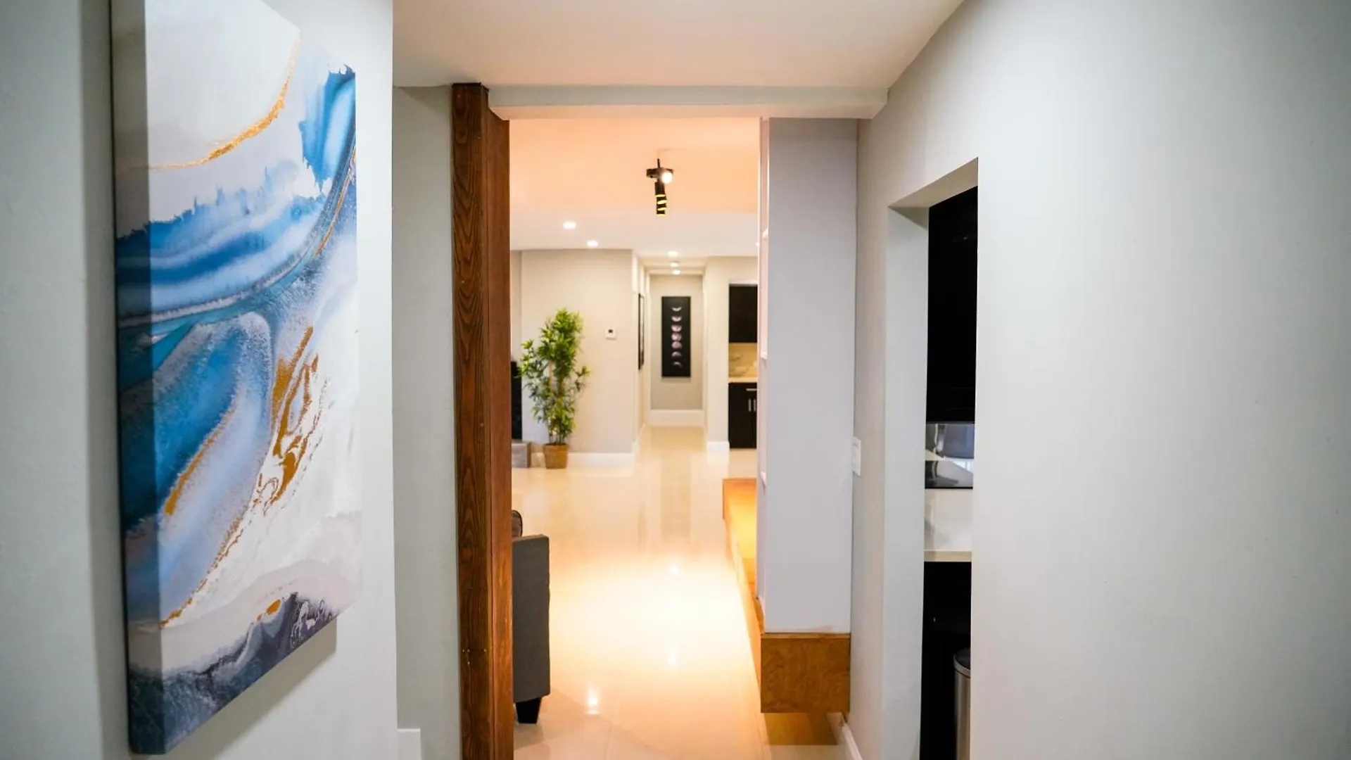 Grand Jacuzzi, Heated Pool, Games, Bb Court L20