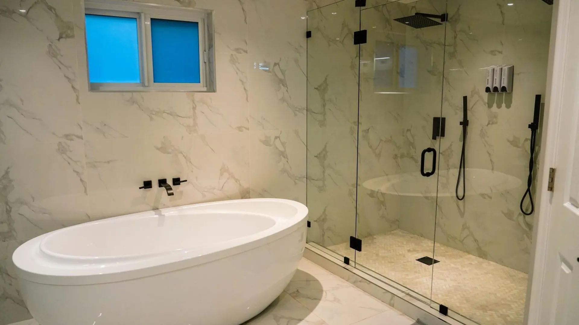 Grand Jacuzzi, Heated Pool, Games, Bb Court L20 Vakantiehuis