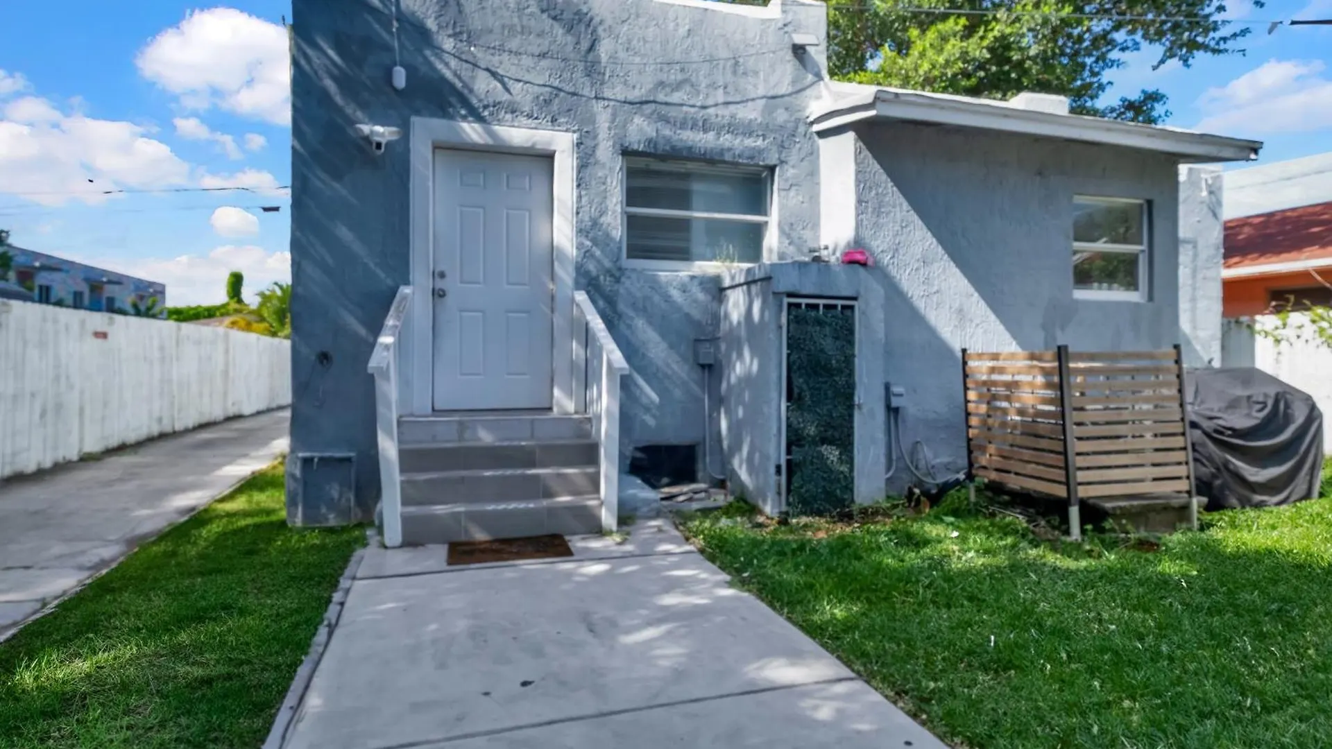 Dos Casitas Design District #1 - 3 Bedroom House *
