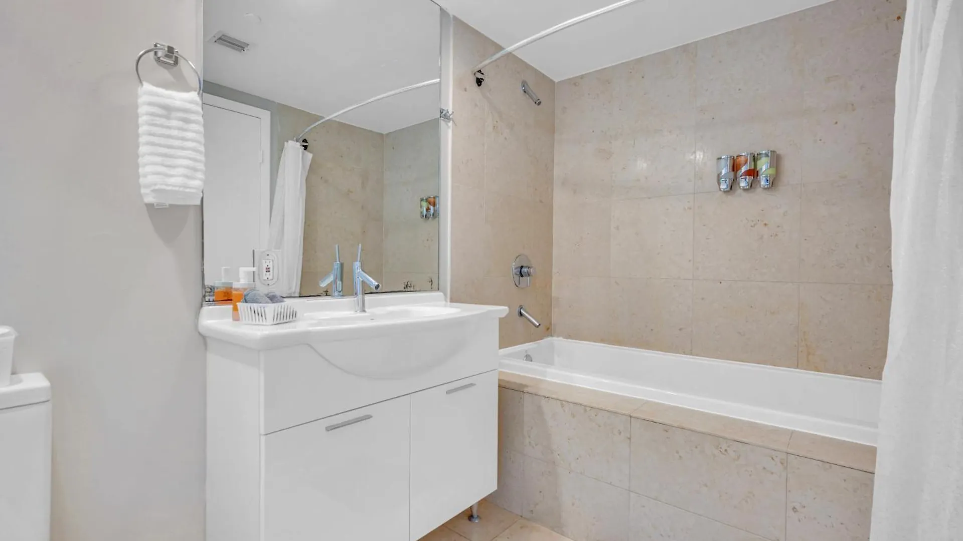 High Floor Icon Brickell Bay & Pool View 5 Star
