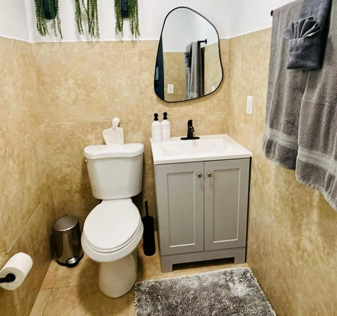 Stylish Escape By International Airport Apartment *