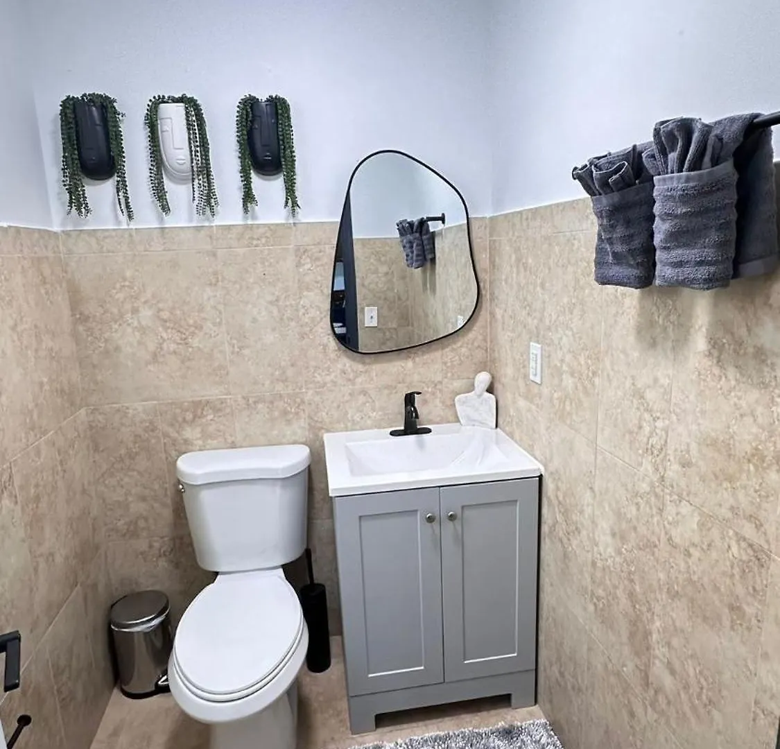 Apartment Stylish Escape By International Airport *