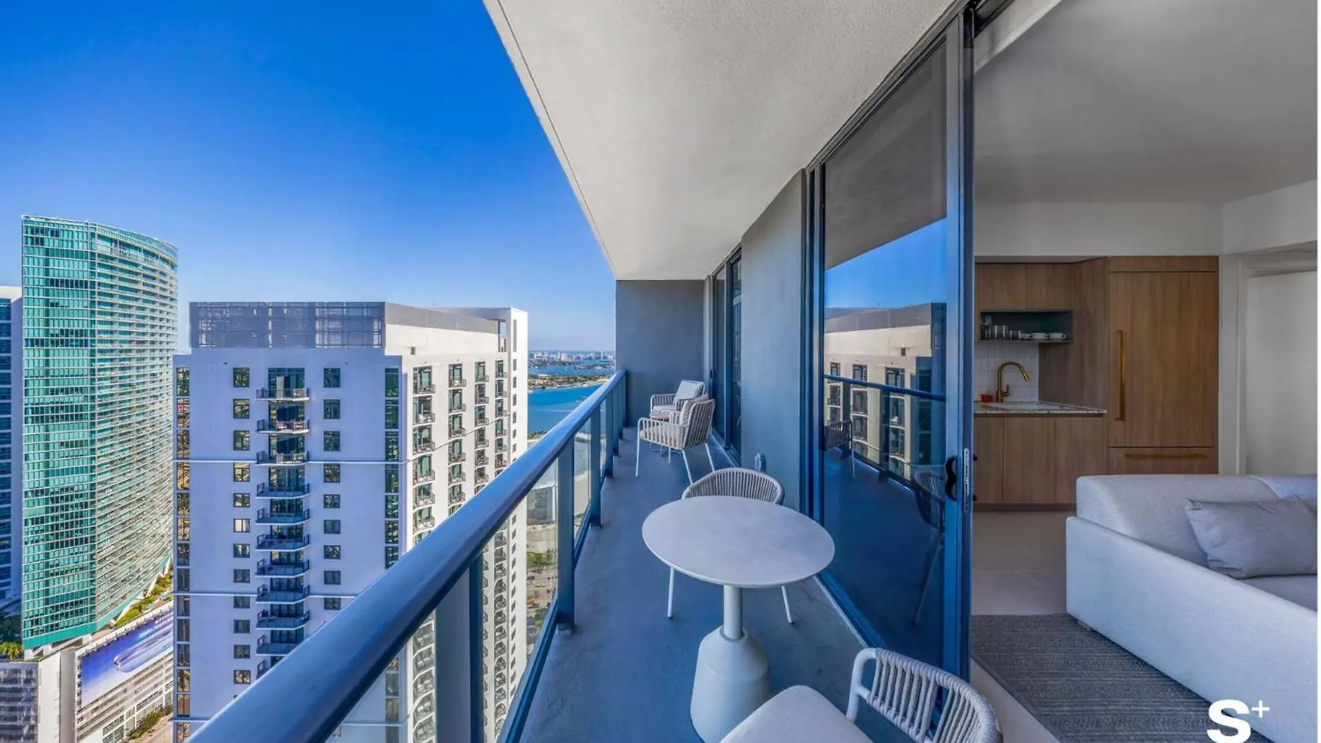 Contemporary Getaway With Skyline & Bay Views Holiday home *