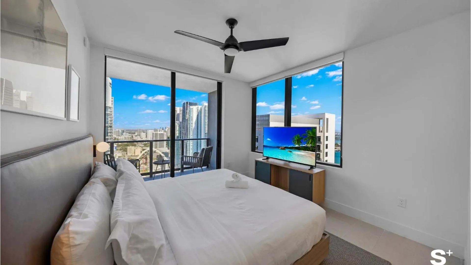 Contemporary Getaway With Skyline & Bay Views Holiday home *