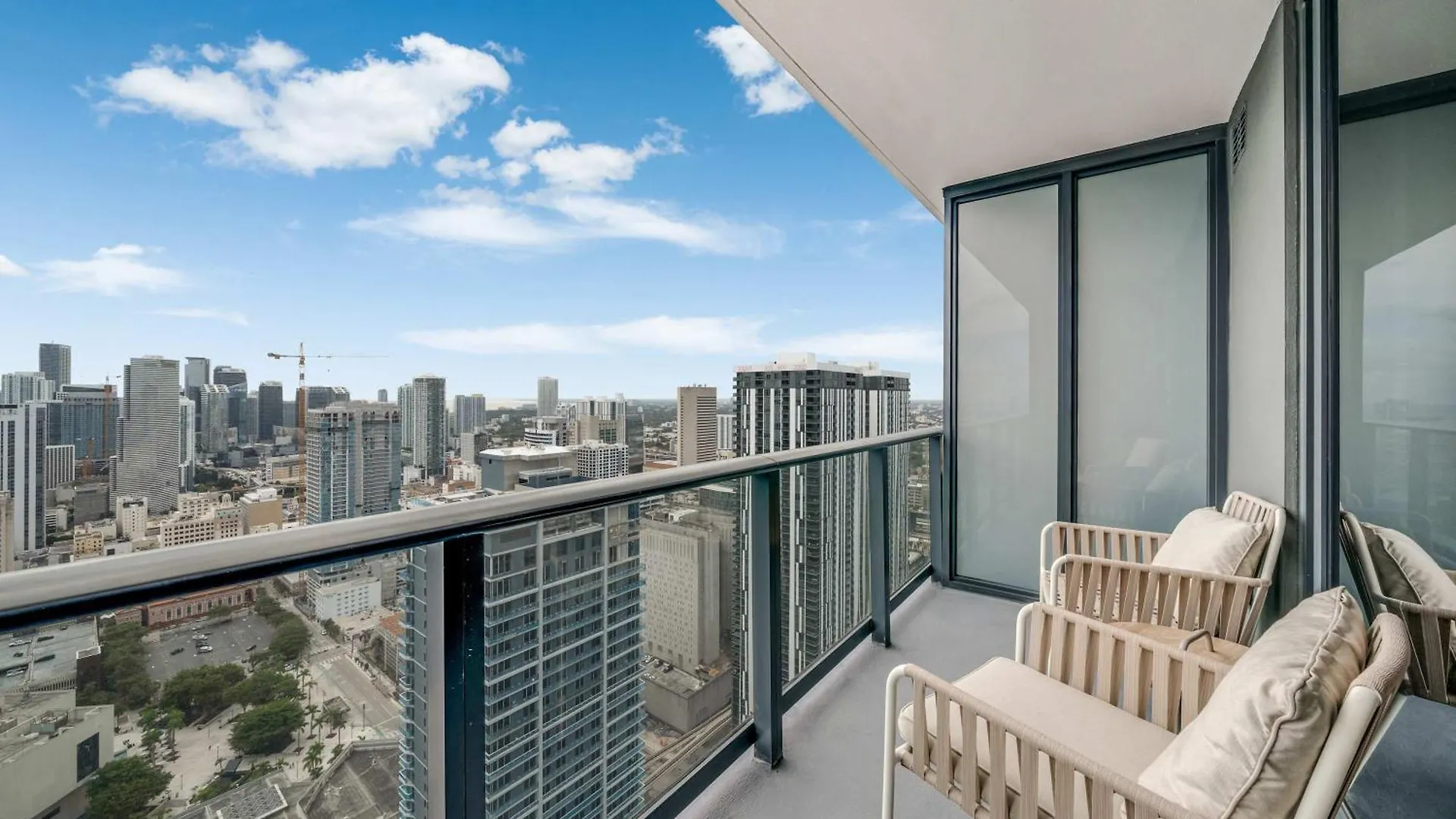 Lemon Drop - Modern & Full Amenities *