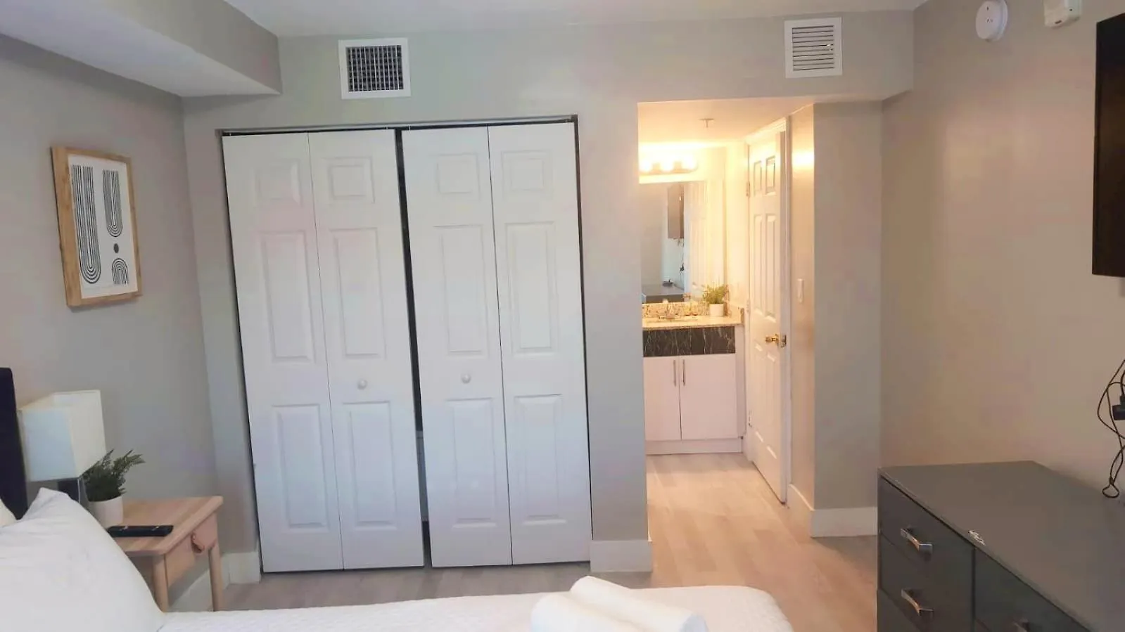 Apartment Comfy W Marlins Park Closer That Think!