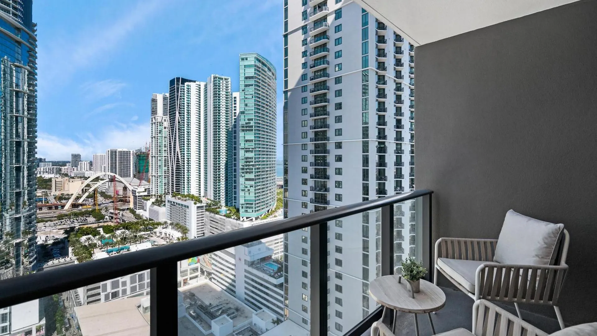 Apartment New 26th Floor Amazing View 2br-2ba *