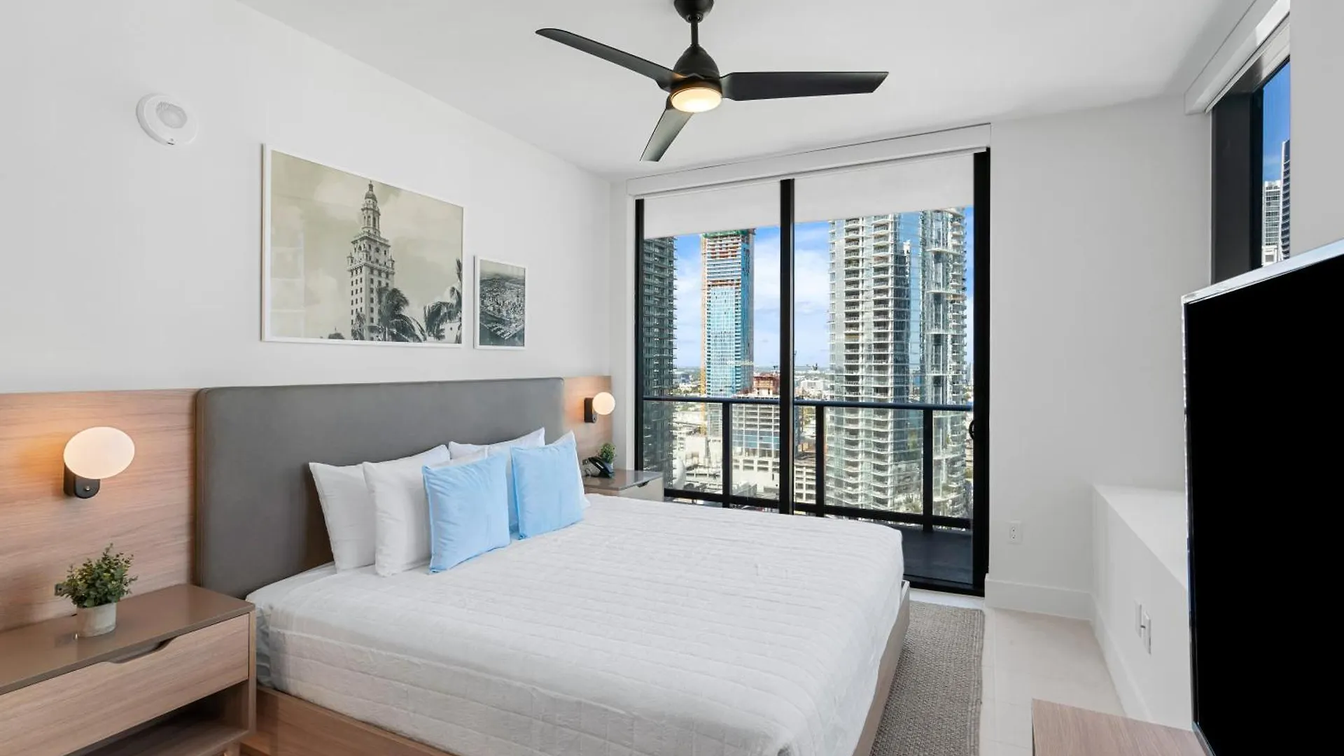 New 26th Floor Amazing View 2br-2ba * Miami