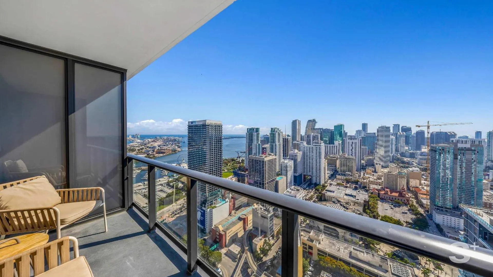 Sky High Sleek In The Heart Of The *