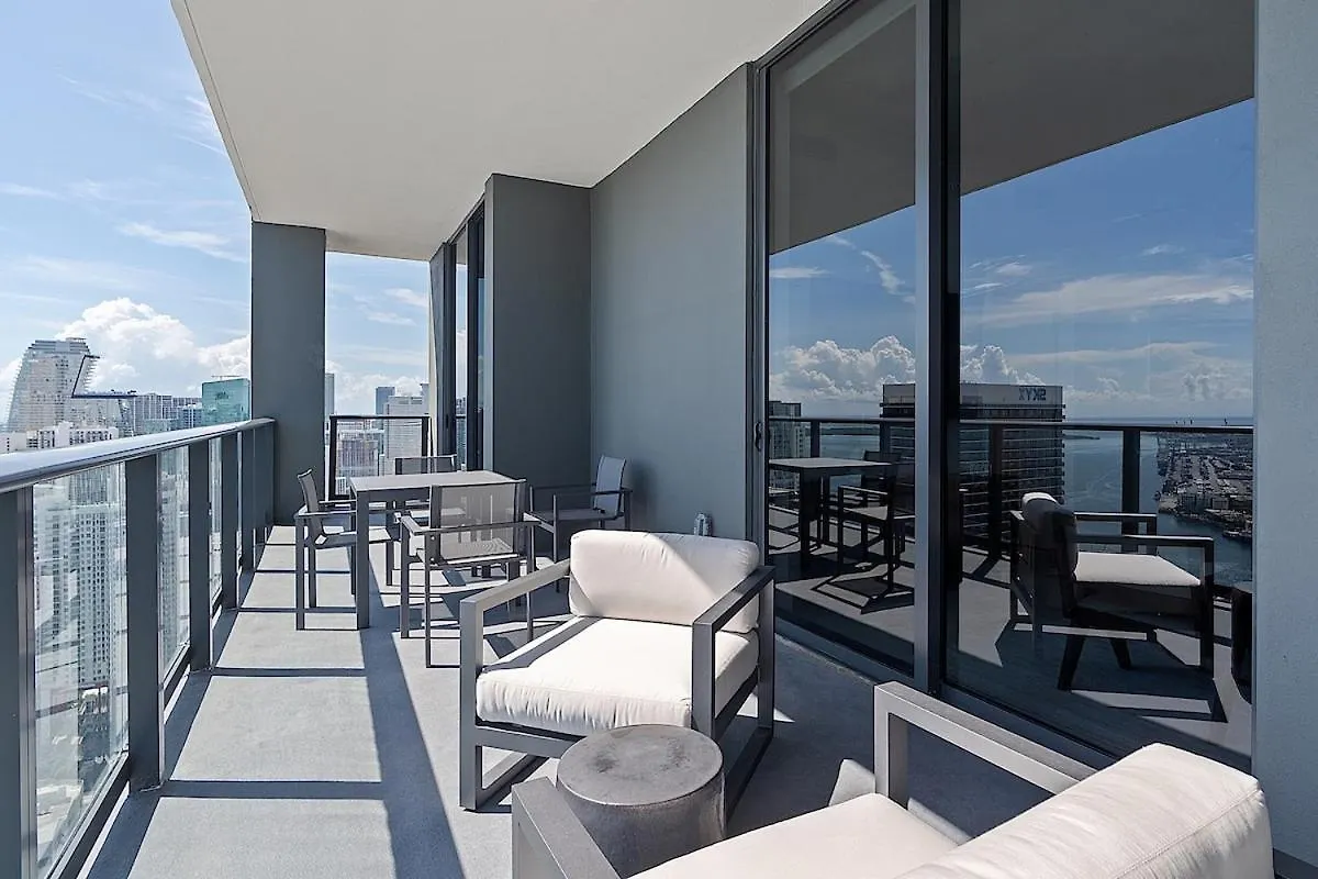 Lux 3bd Penthouse Line, Water And View