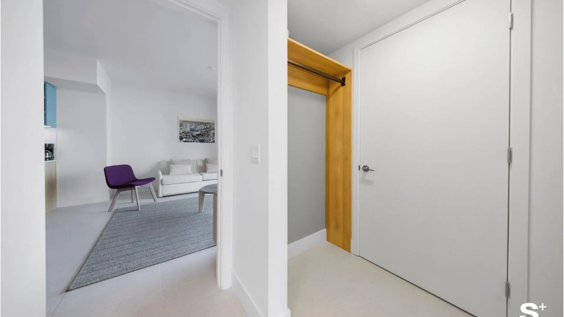 Upscale 3br Escape With Downtown & Water Views
