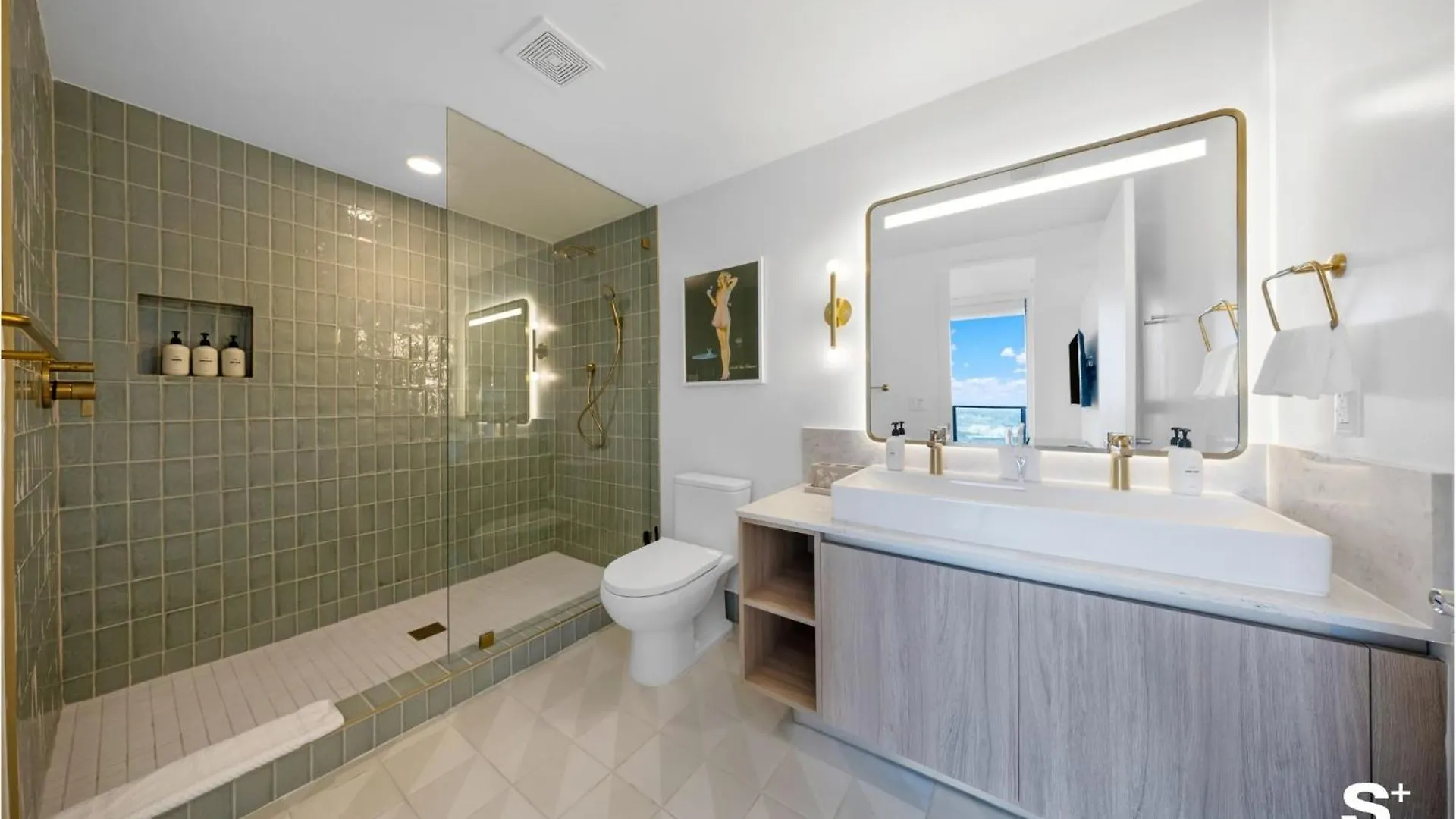 Luxury Downtown 2 Bedroom With Skyline Panorama *