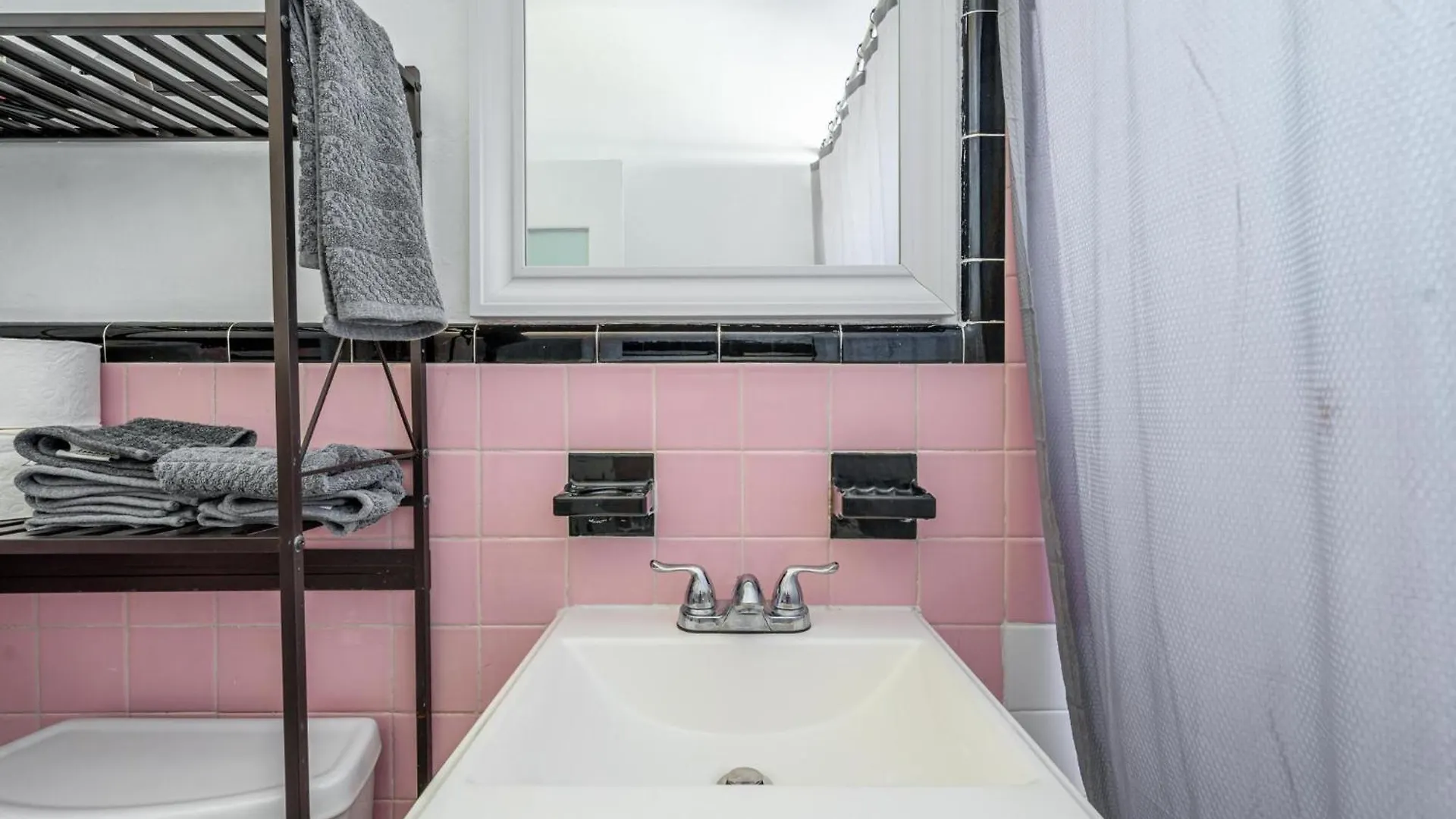 Value And Convenience In The Heart Of Near Downtown And The Beaches Daire