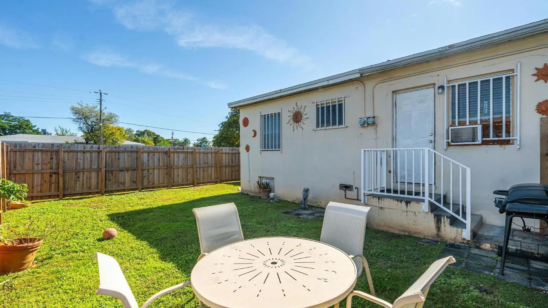 Value And Convenience In The Heart Of Near Downtown And The Beaches