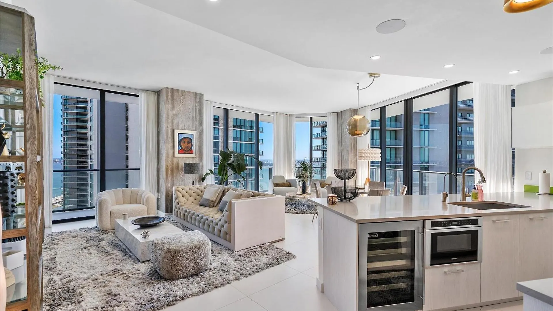 Posh Ocean View Penthouse - Heated Pool, Gym, Office! 10mins *