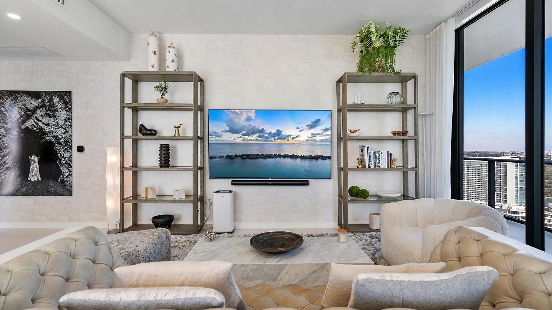 Apartment Posh Ocean View Penthouse - Heated Pool, Gym, Office! 10mins *