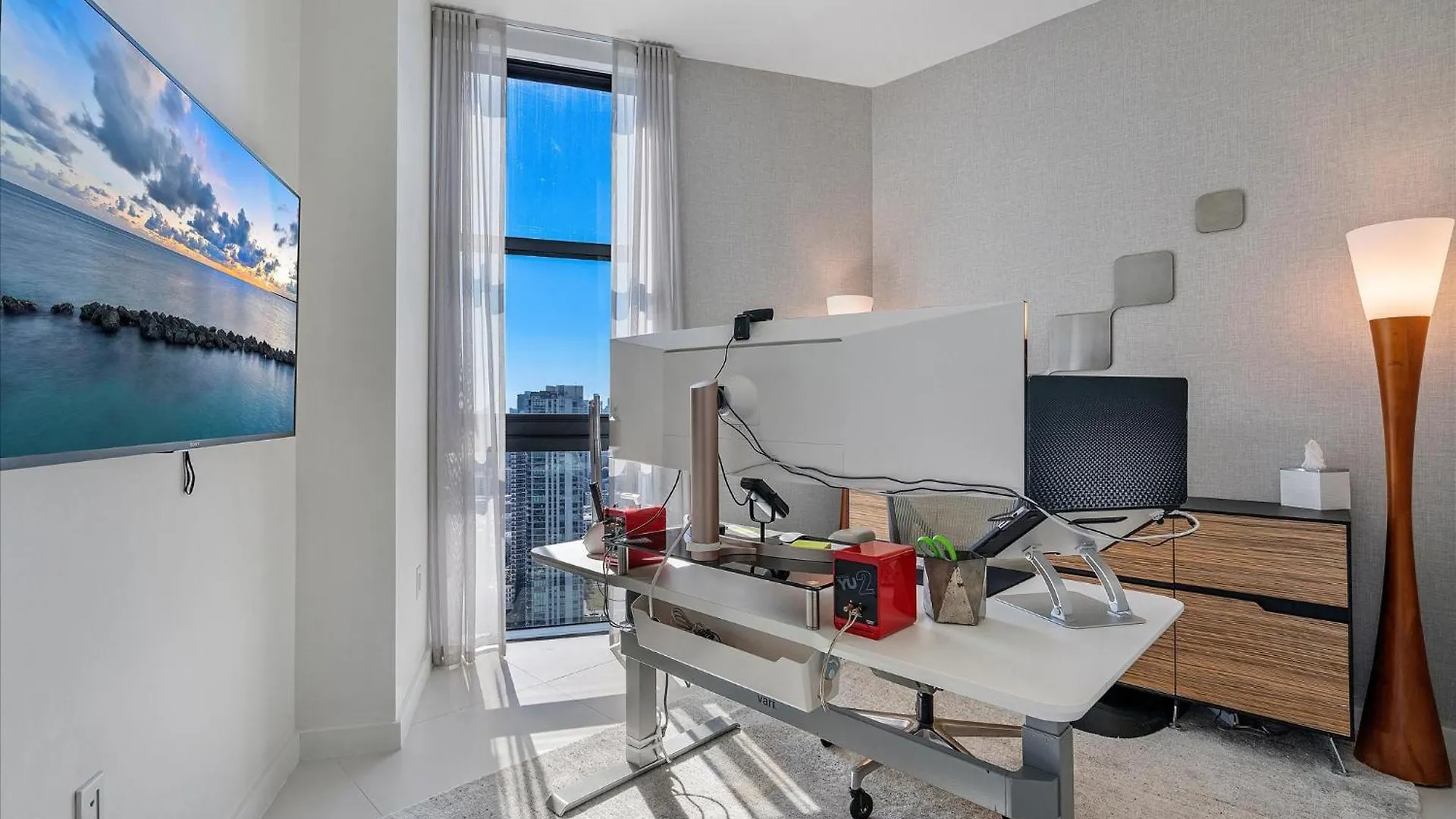 Posh Ocean View Penthouse - Heated Pool, Gym, Office! 10mins Apartment *