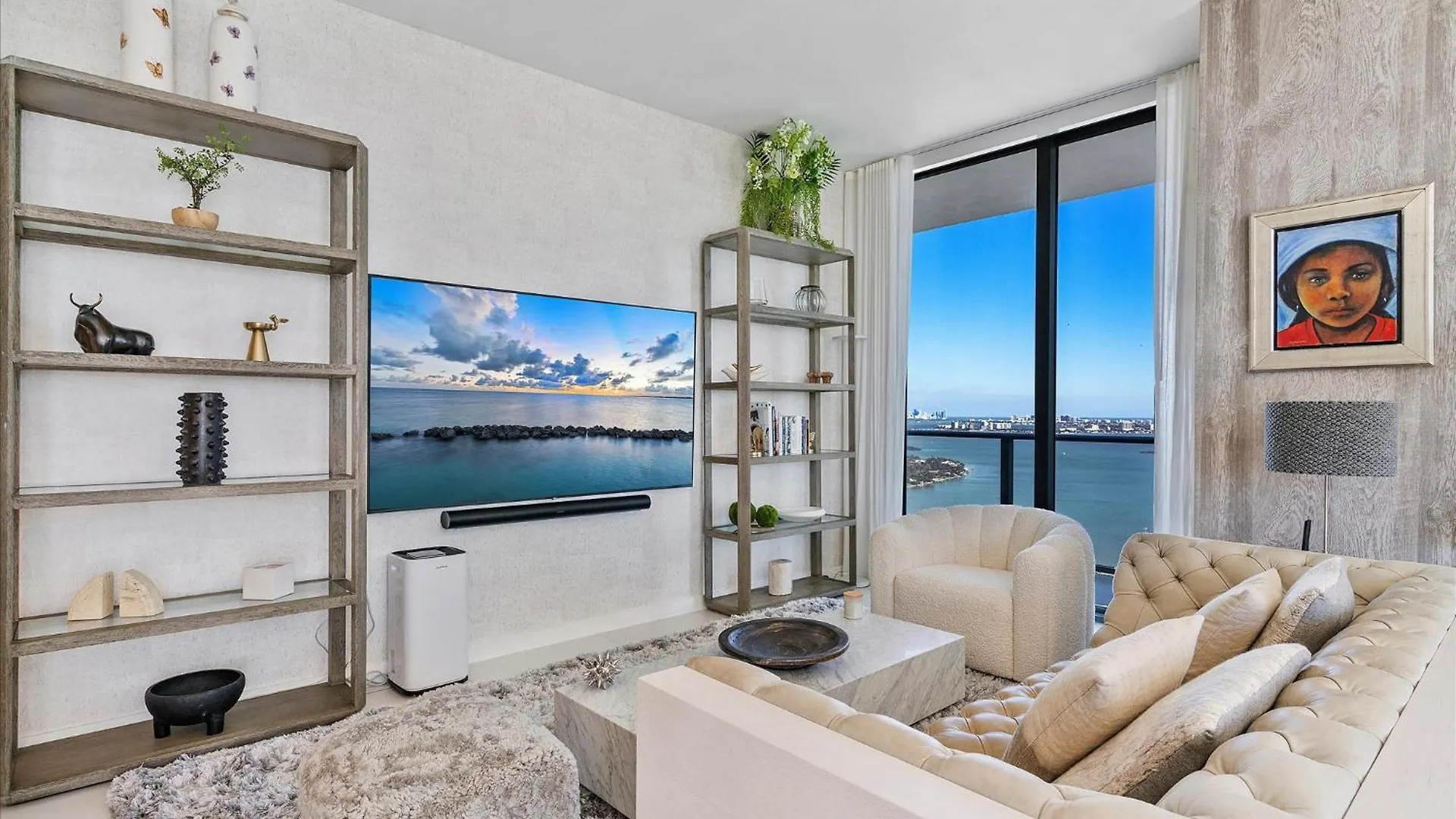 Apartment Posh Ocean View Penthouse - Heated Pool, Gym, Office! 10mins Miami