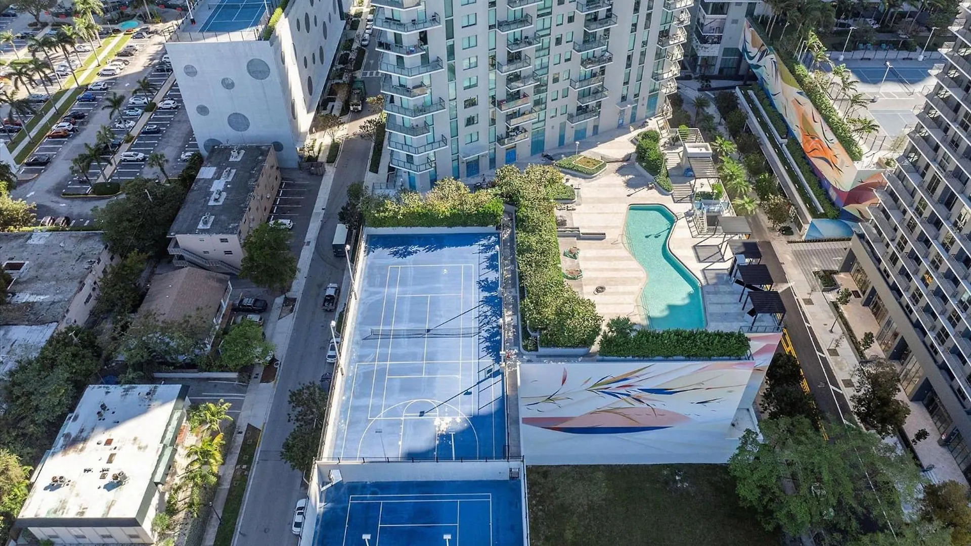 Posh Ocean View Penthouse - Heated Pool, Gym, Office! 10mins Miami