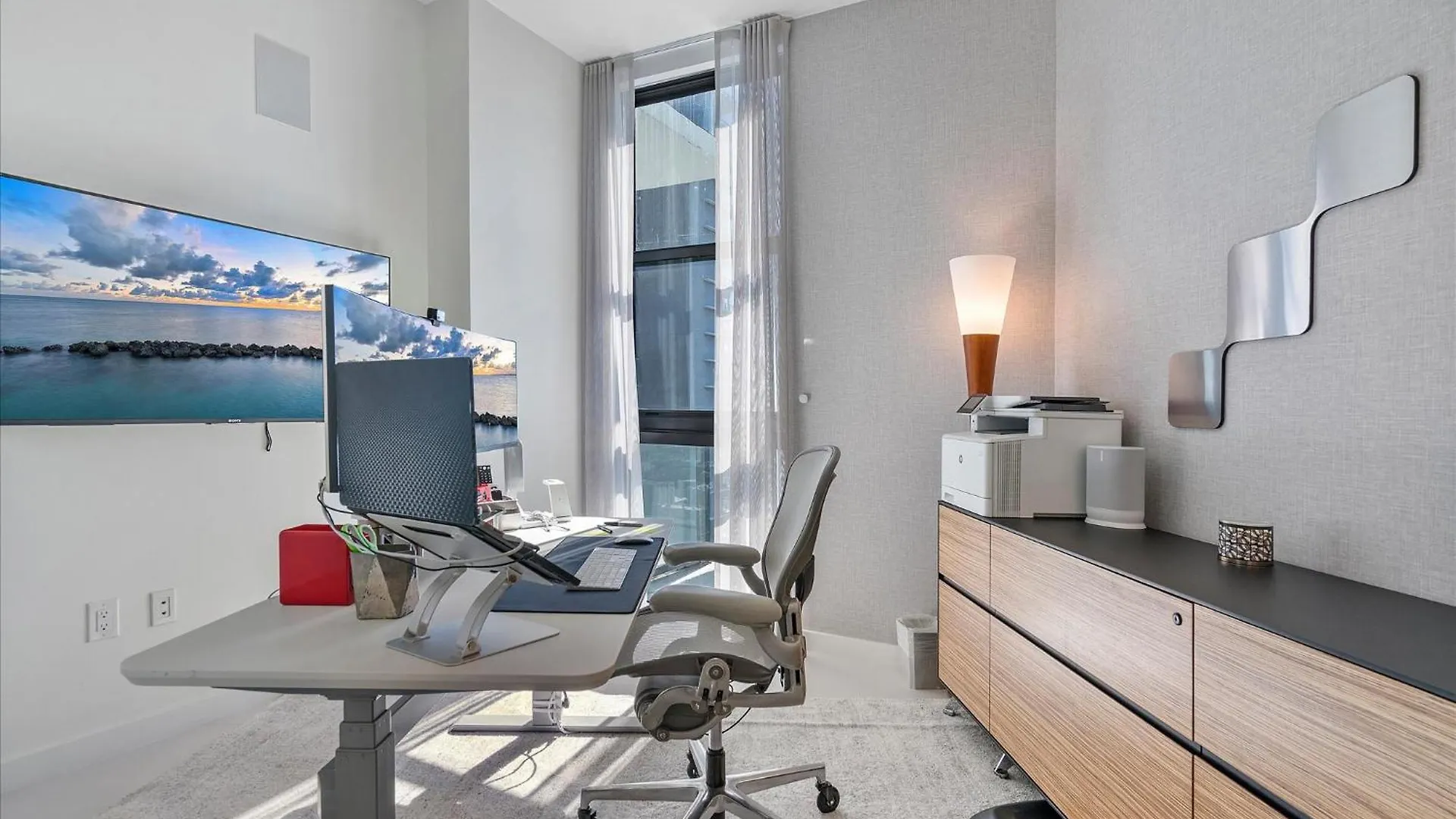 Posh Ocean View Penthouse - Heated Pool, Gym, Office! 10mins *