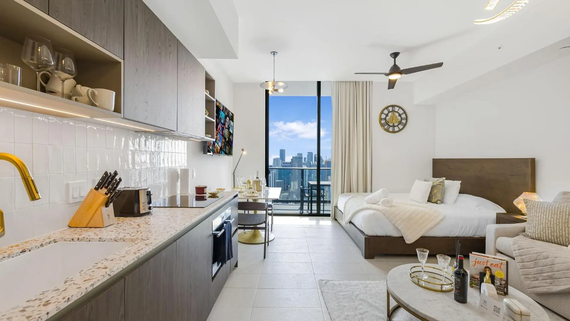 Exclusive With Views In Downtown Apartment
