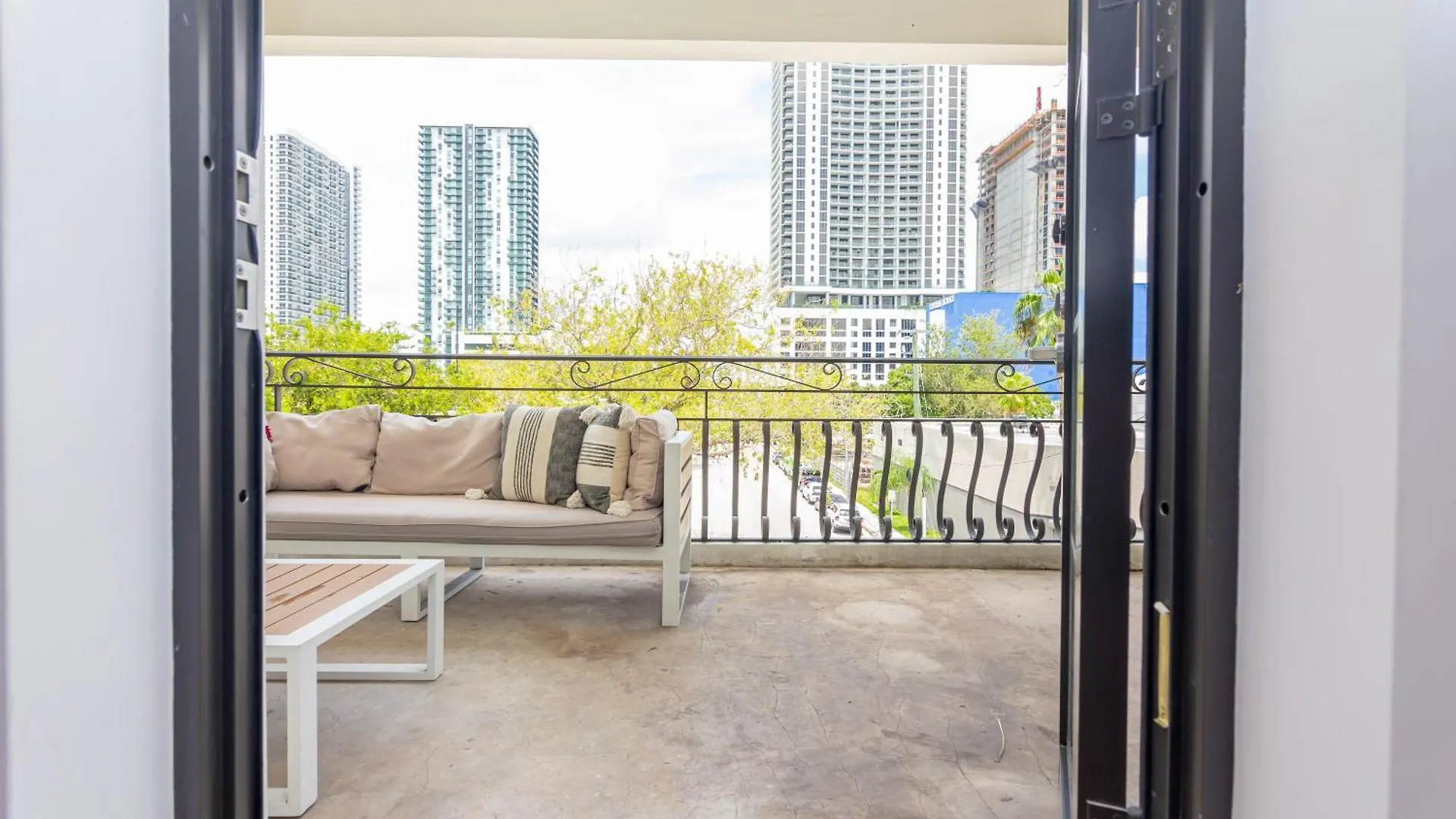 Apartment 2-bdrm -heart Wynwood & Edgewater- 206 *