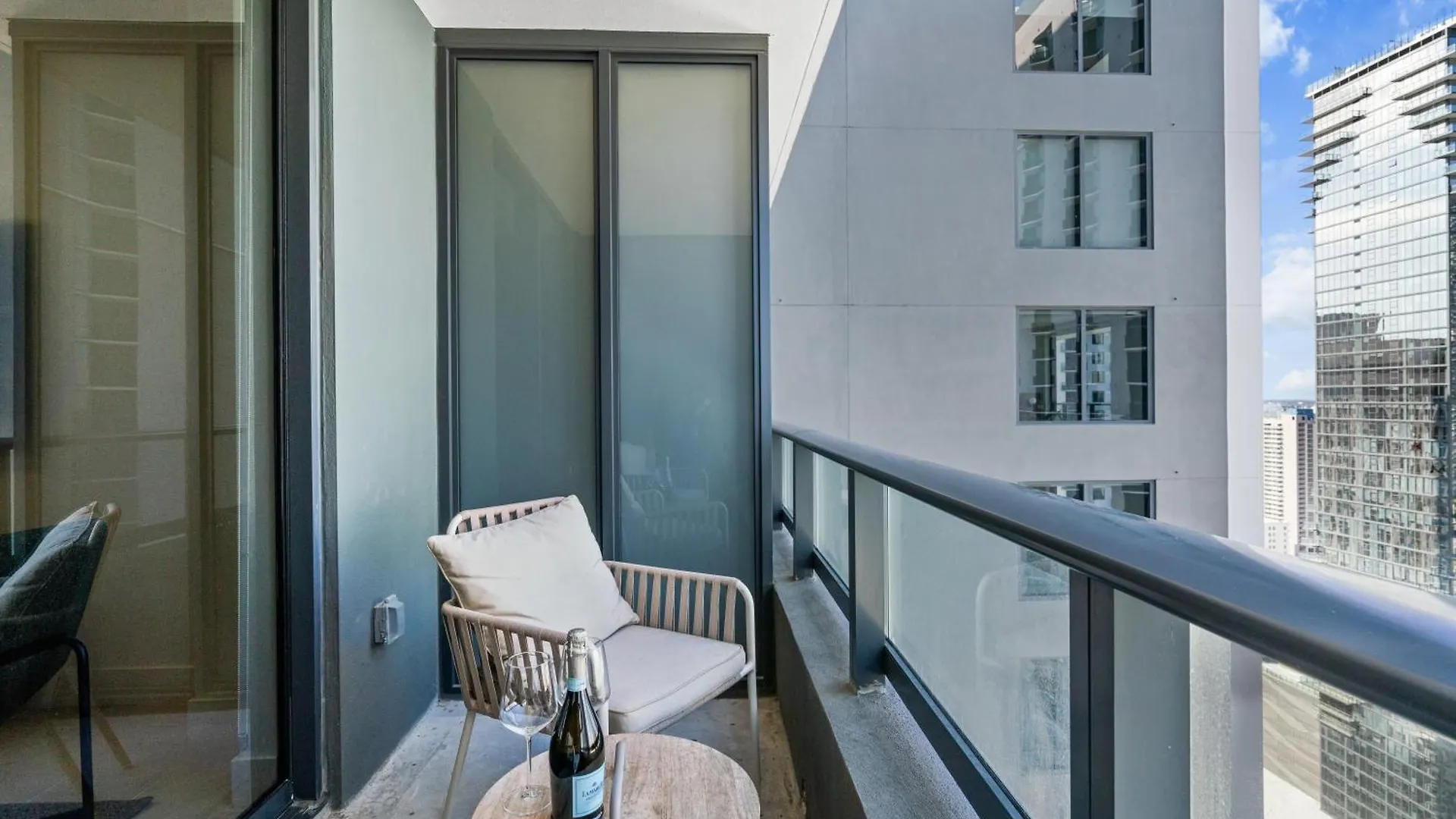 New 28th Floor Unit - Breathtaking Bay And Downtown Views Miami