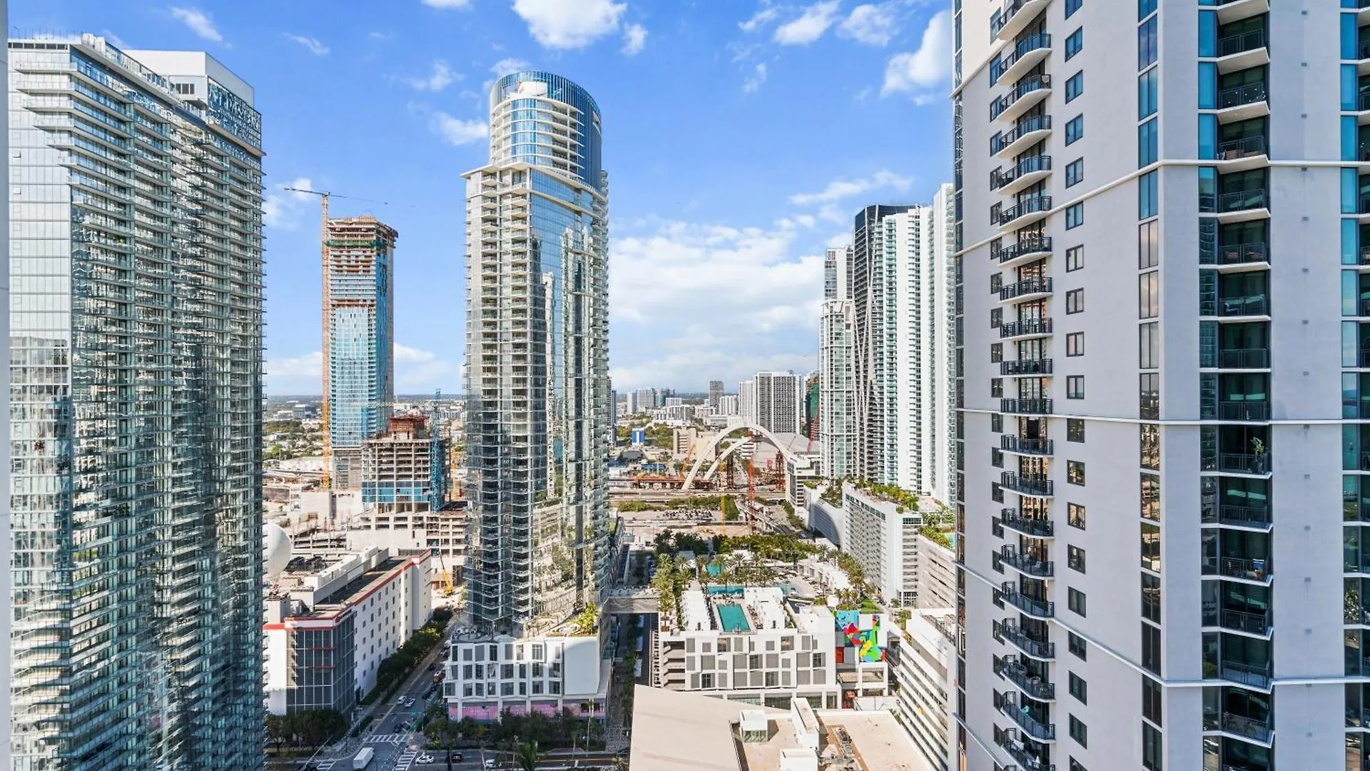New 28th Floor Unit - Breathtaking Bay And Downtown Views