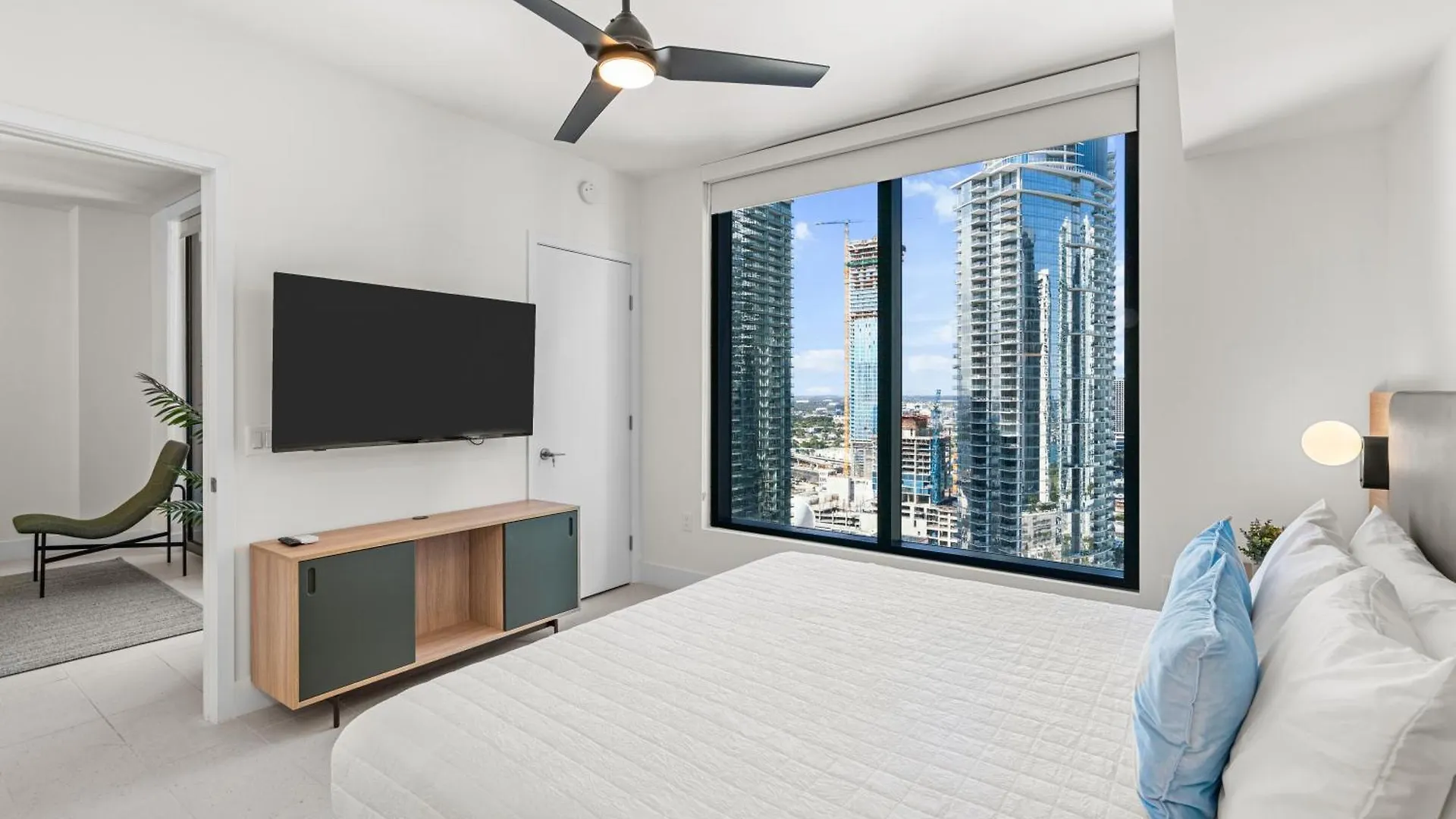 New 28th Floor Unit - Breathtaking Bay And Downtown Views