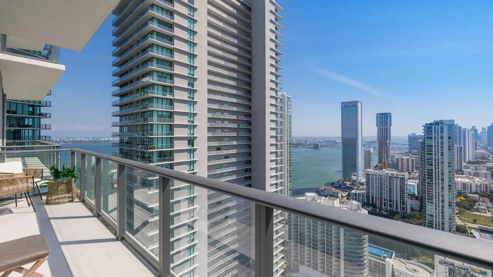 Unique High-rise In Holiday home