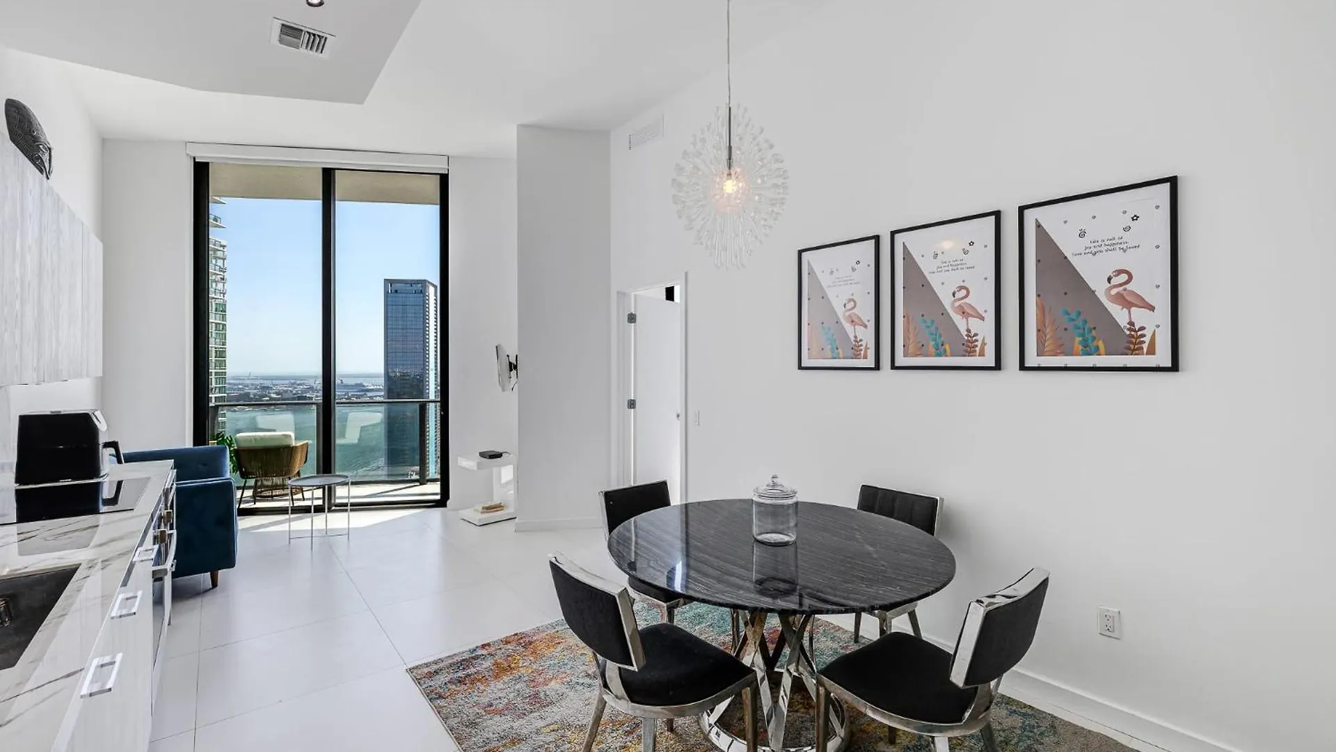 Unique High-rise In Holiday home