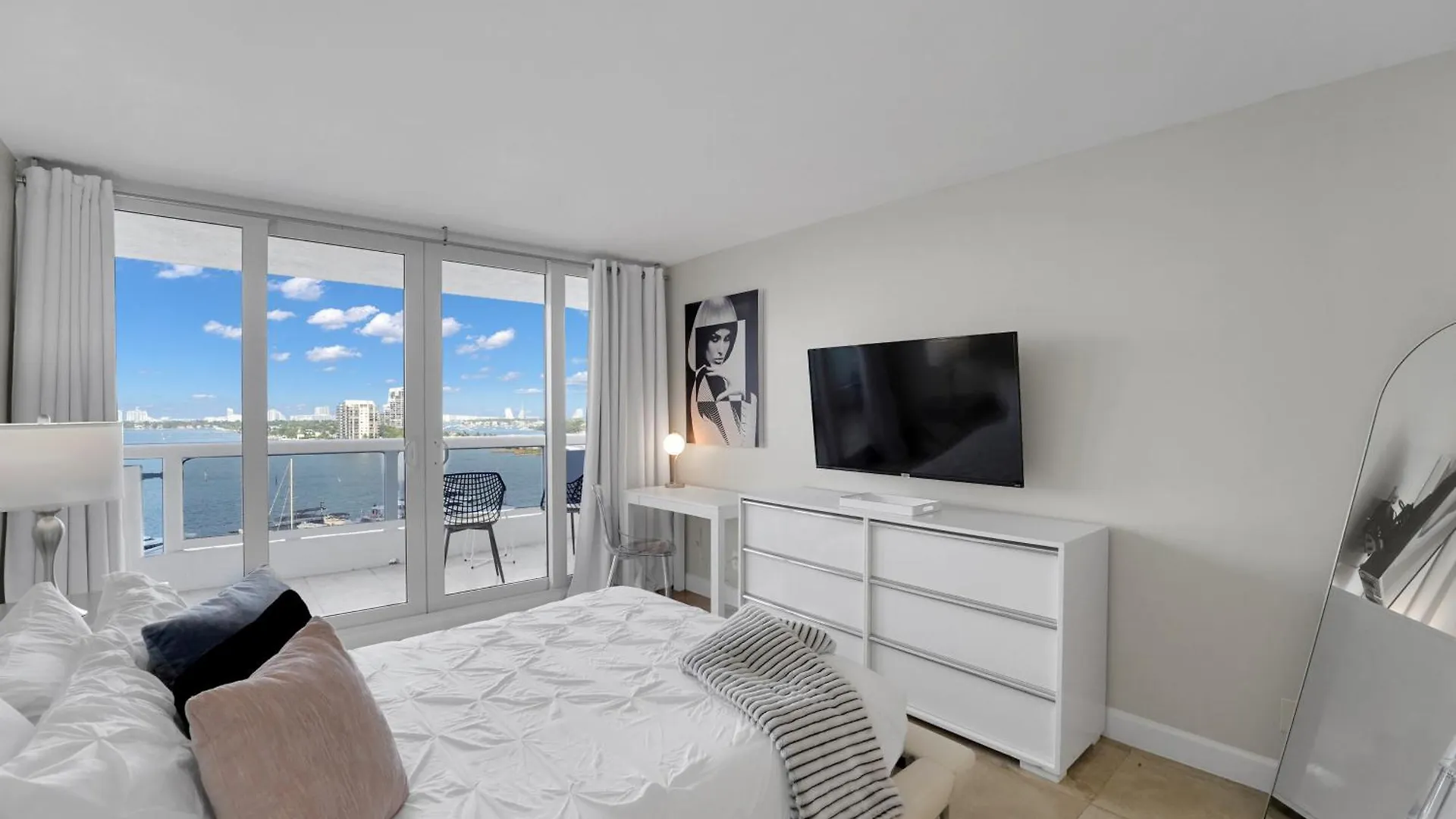 Apartman Permanent Vacation! Direct Water Views! *