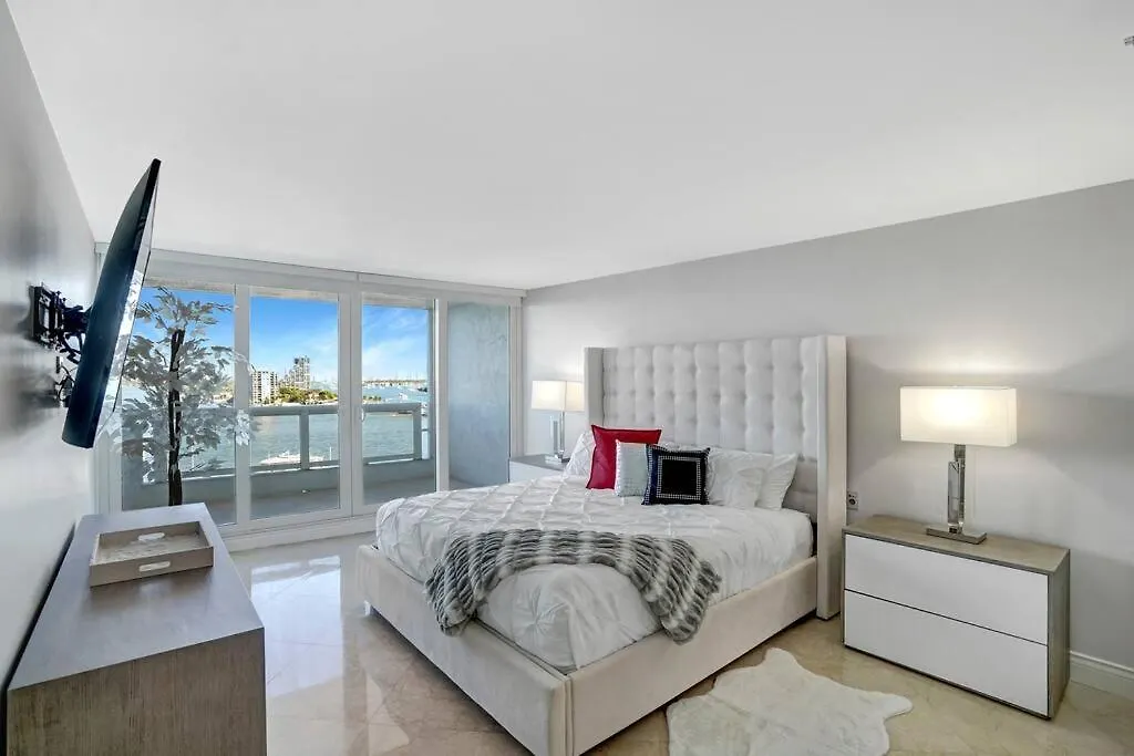 Apartment Only In My Dreams! Direct Water View Luxury