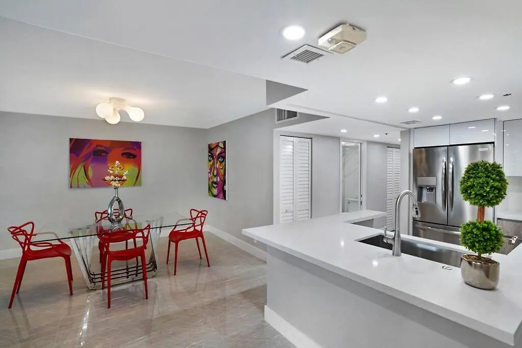 Calypso - Gorgeous Renovated Spacious Condo! * 迈阿密
