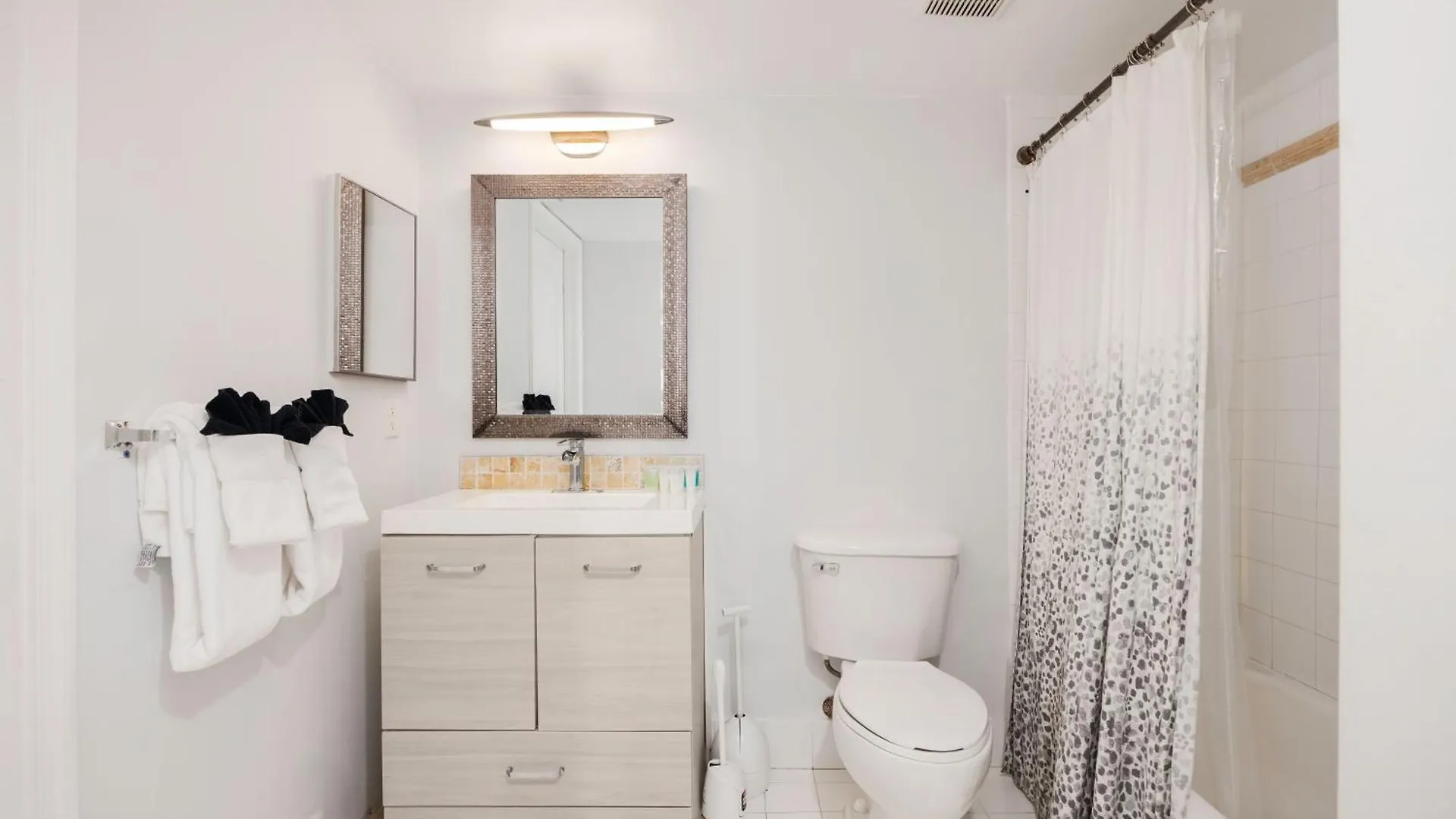 1bd With Free Parking And Amazing View *