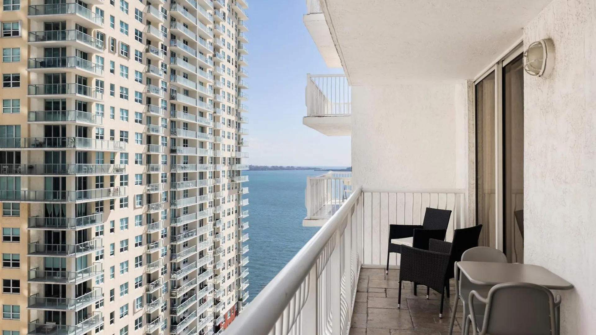 1bd With Free Parking And Amazing View