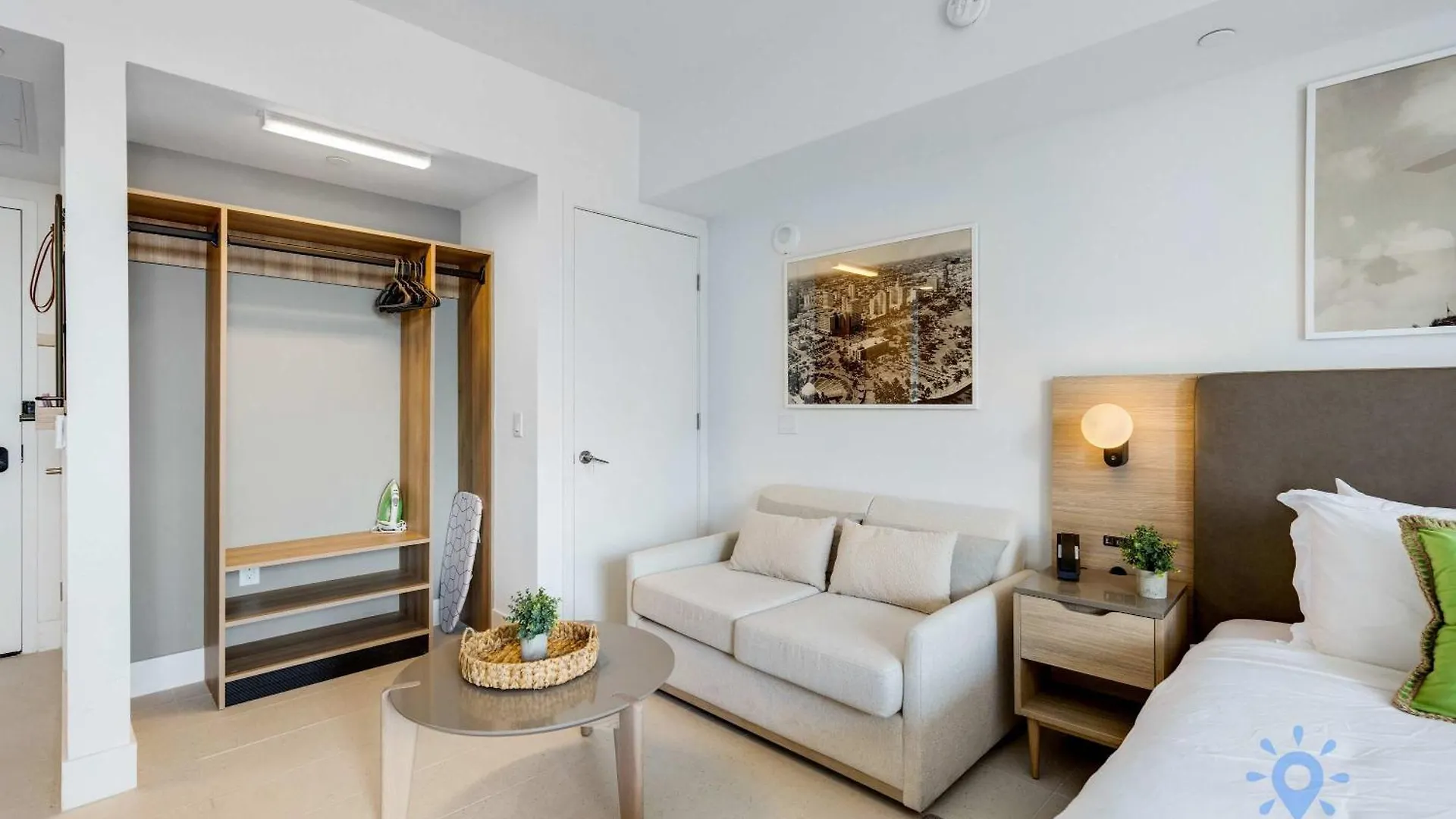 Stylish -amenities & Pool