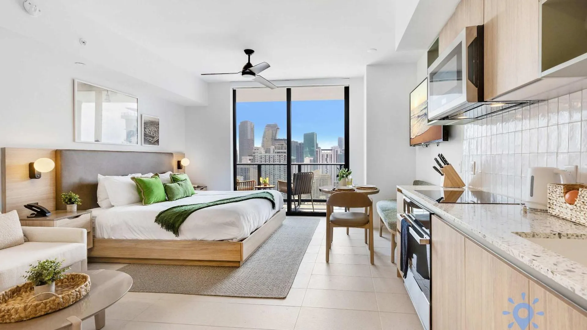 Stylish -amenities & Pool *
