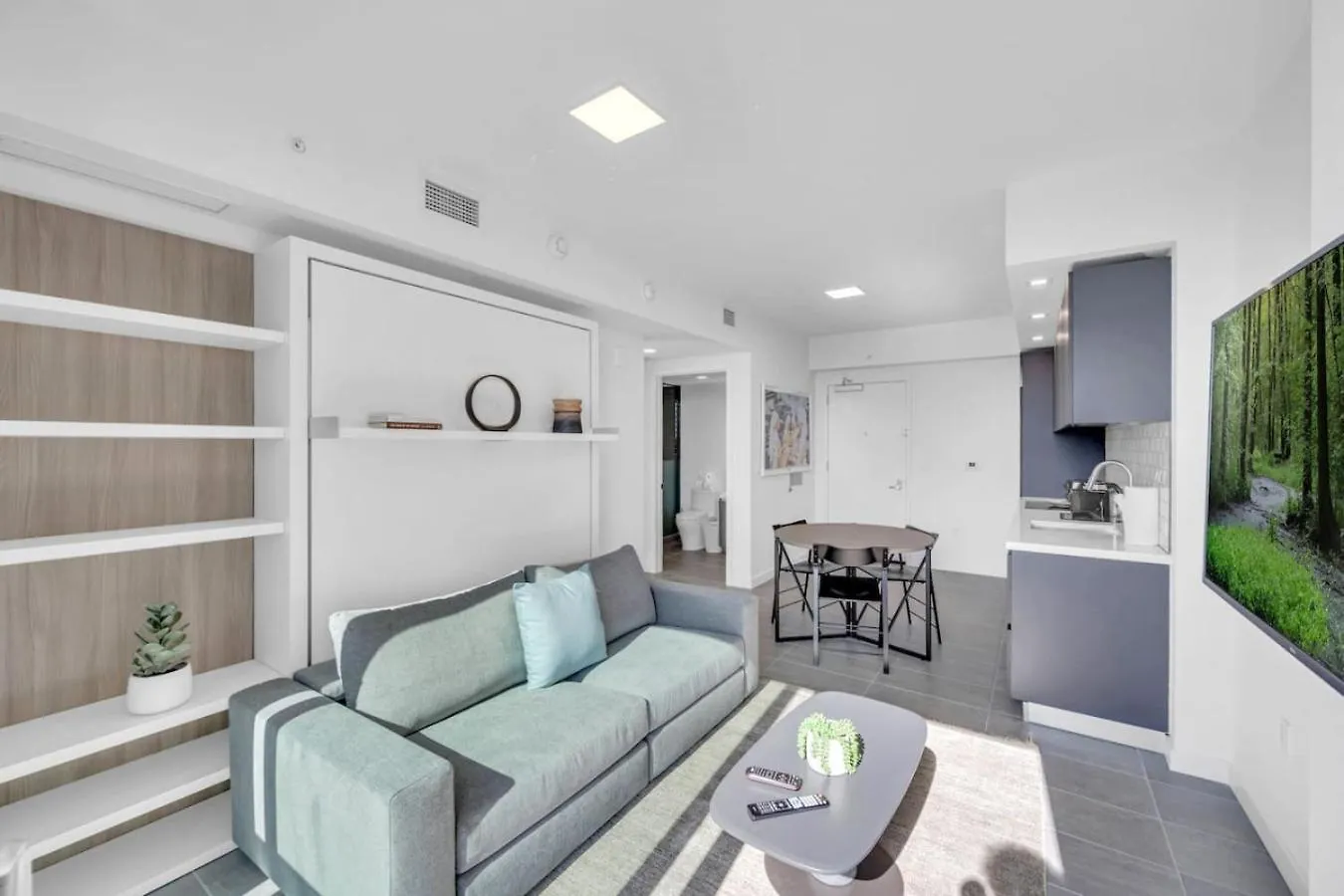 Διαμέρισμα Stylish And Den Across From Bayside *